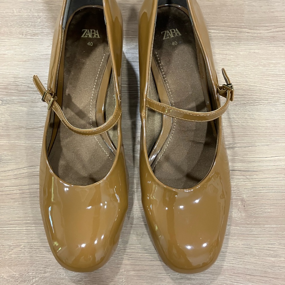 Zara Women's Glossy Brown Heeled Mary Jane